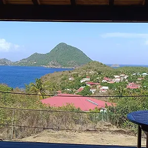 Ti Kaz Anoli En Bois Avec Vue Sur La Baie Hébergement de vacances
